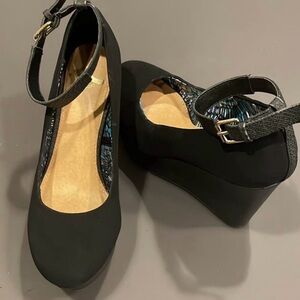 Report Black Wedge Velvet Heels